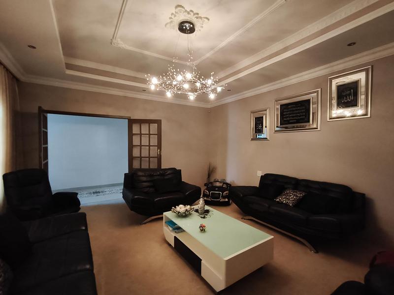 7 Bedroom Property for Sale in Southernwood Eastern Cape